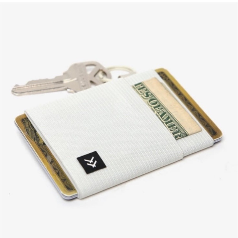 Thread Elastic Wallet In White With Gray Wavy Str… - image 8